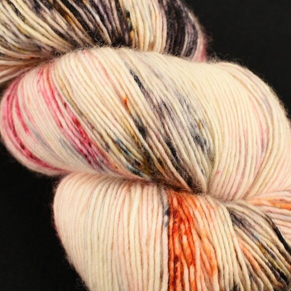 Hedgehog Fibres Skinny Singles Yarn Merino Wool Hand-Dyed Film Noir - Picture 2 of 3